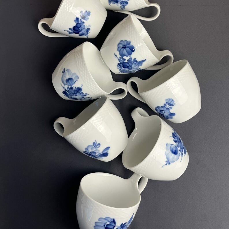 Lot de 8 tasses "fleurs bleues" Royal Copenhagen