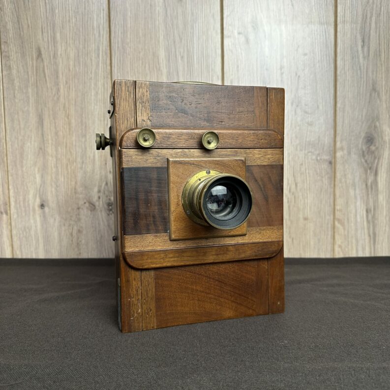 Ancienne chambre photographique en bois