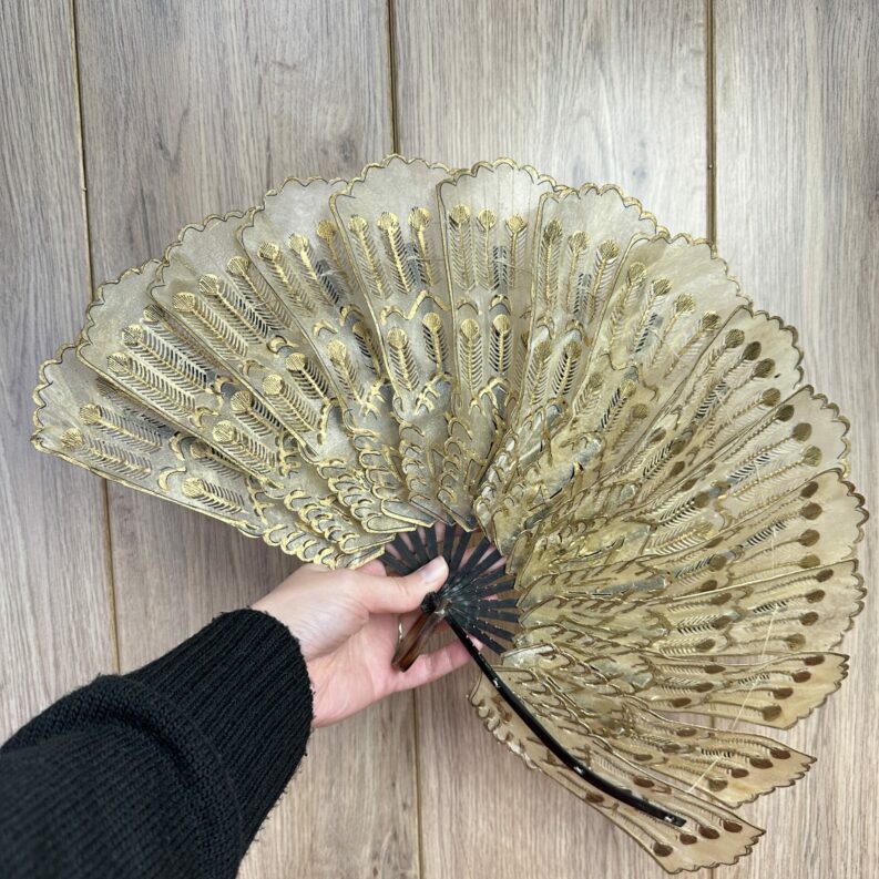 Ancien éventail indonésien vintage