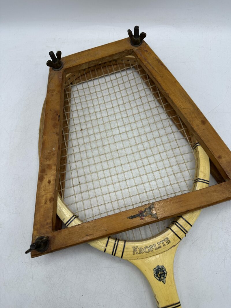 Raquette de tennis Lacoste vintage très RARE en acier - Raquette emblématique - avec manchon !! - France