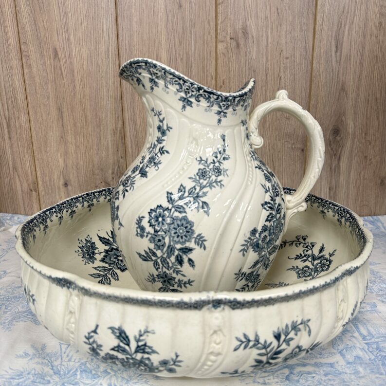 Ancien nécessaire de toilette Terre de Fer Saint Amand Hamage