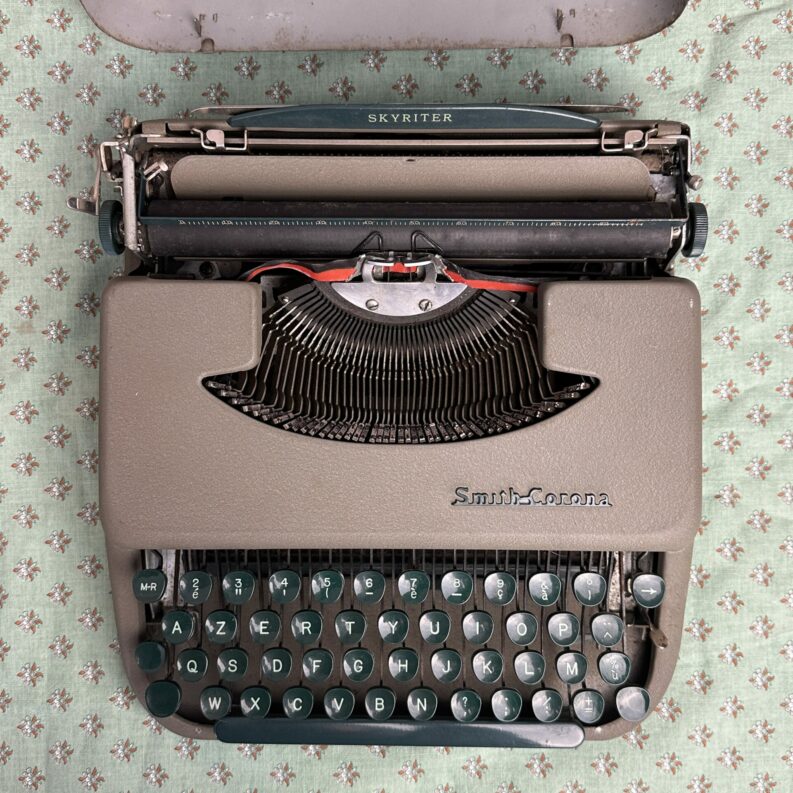 Ancienne machine à écrire Smith Corona Skyriter