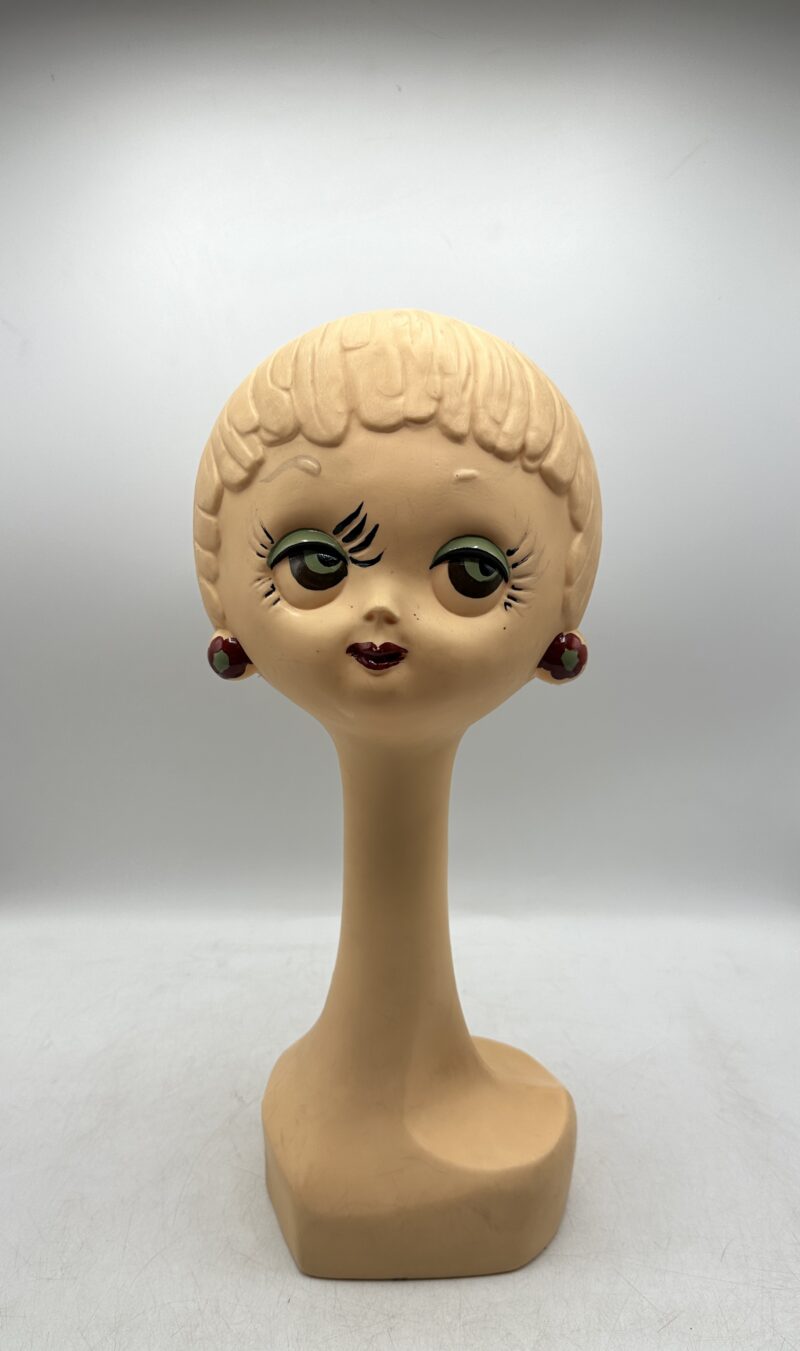 Tête Twiggy vintage 1960 à chapeau ou à perruque – Image 2