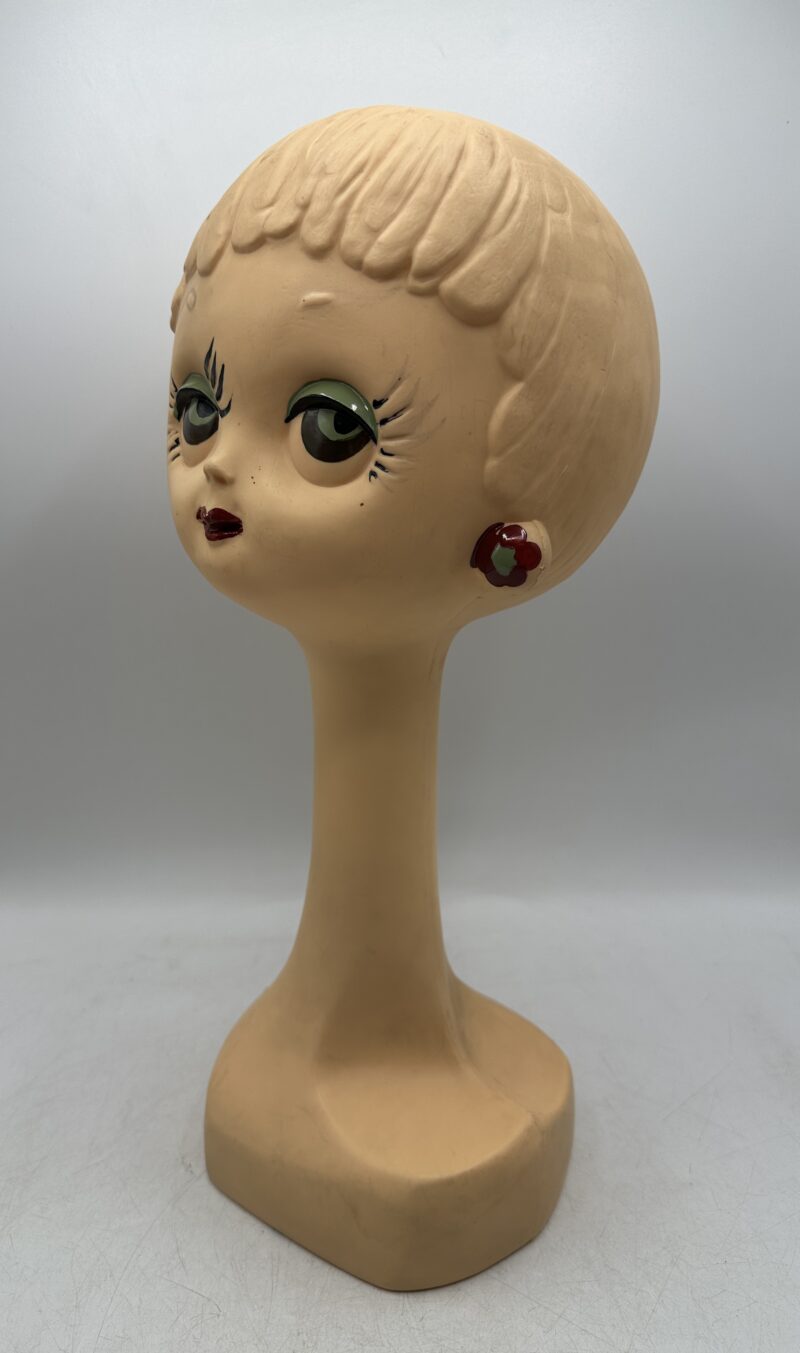 Tête Twiggy vintage 1960 à chapeau ou à perruque – Image 7