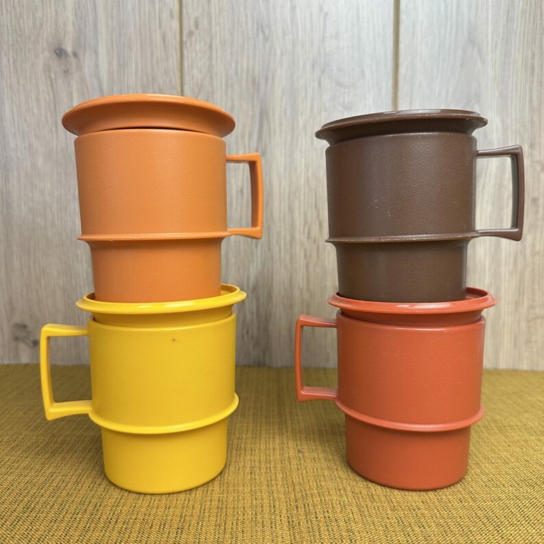 4 mugs vintage Harvest Tupperware
