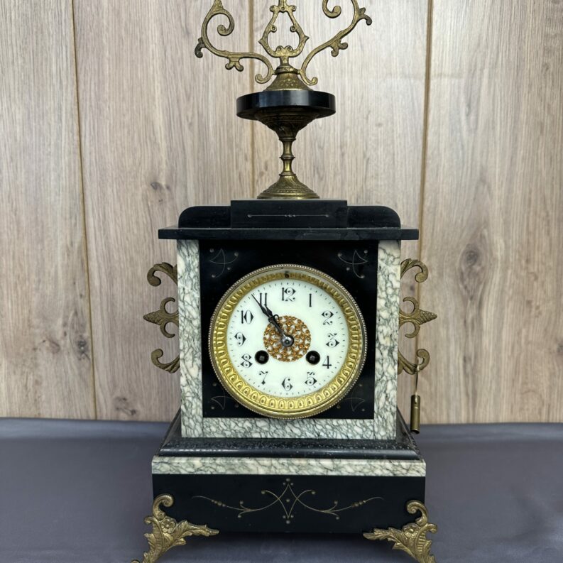 Horloge pendule ancienne en marbre