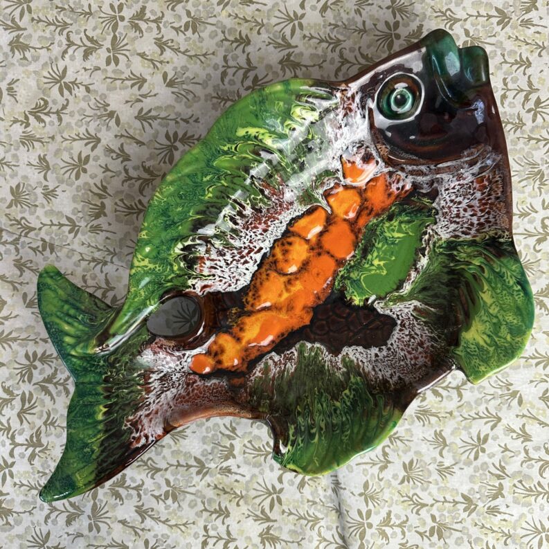 Plat en forme de poisson Vallauris