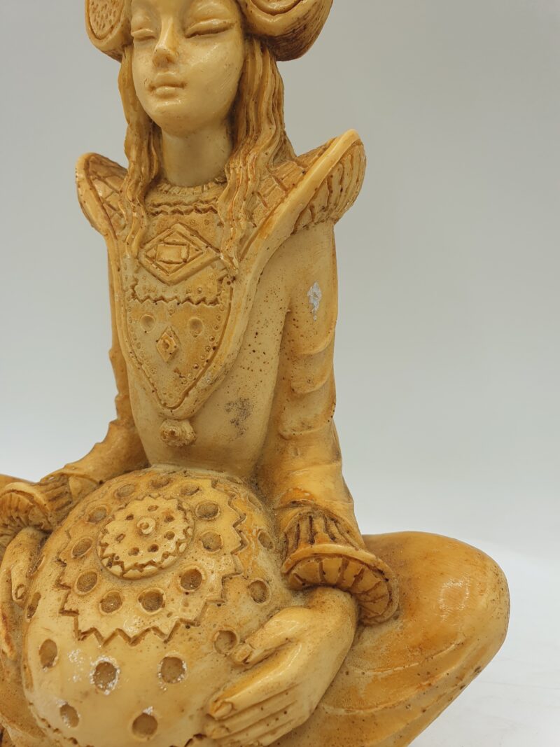 Statue indonésienne en résine – Image 3