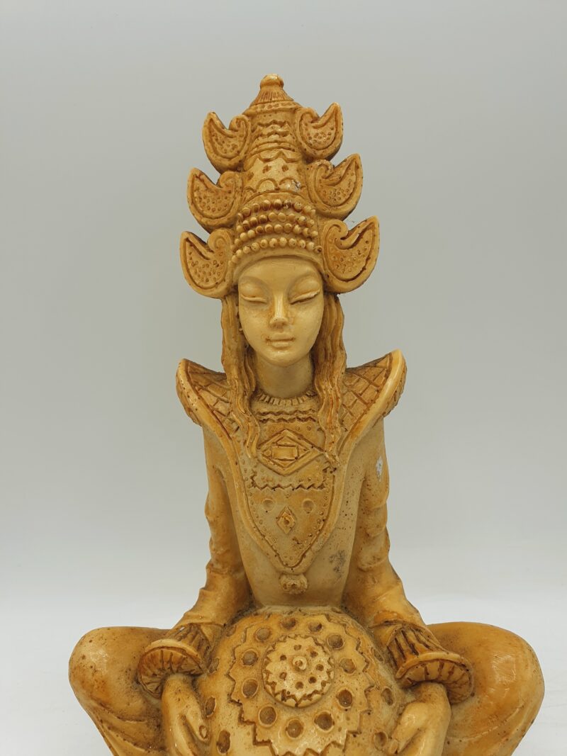 Statue indonésienne en résine – Image 4