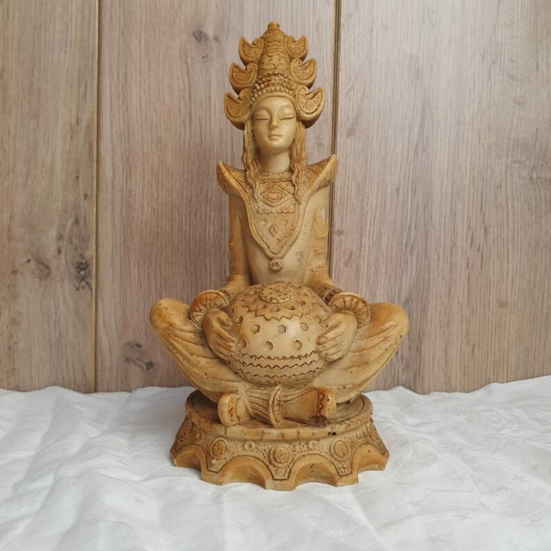 Statue indonésienne en résine