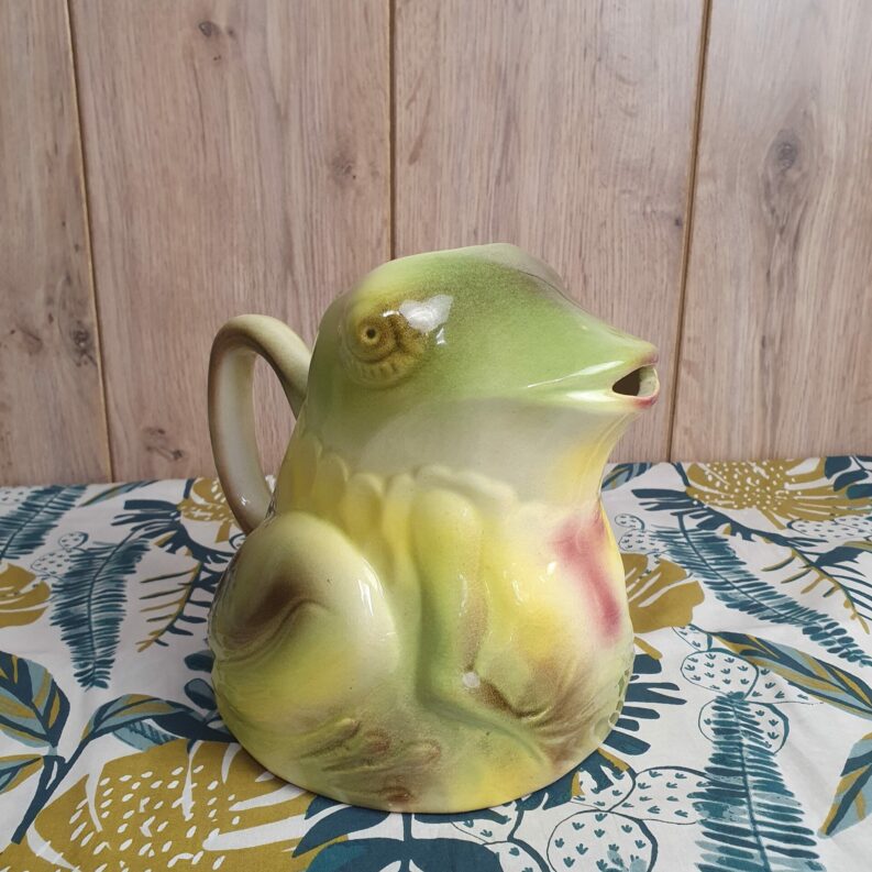 Broc pichet céramique barbotine grenouille St Clément