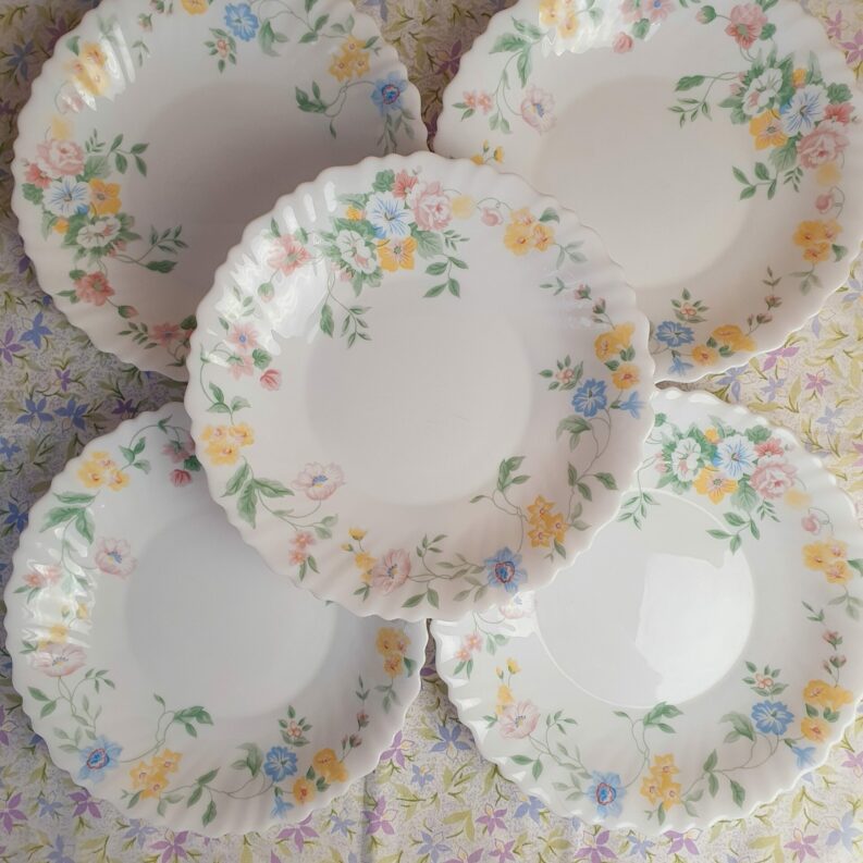 Ensemble 5 assiettes creuses Arcopal fleuries