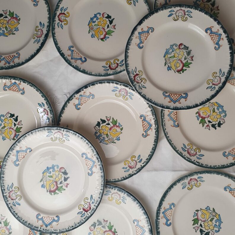 Anciennes assiettes Longwy Vieux Rouen en faïence