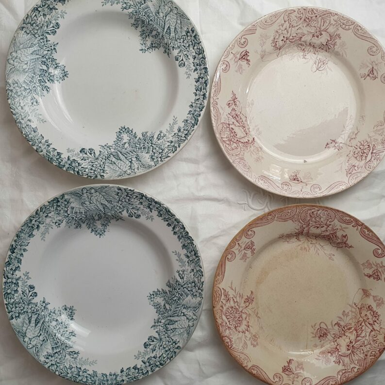 Composition 4 assiettes anciennes Terre de fer Colombier et Pavots