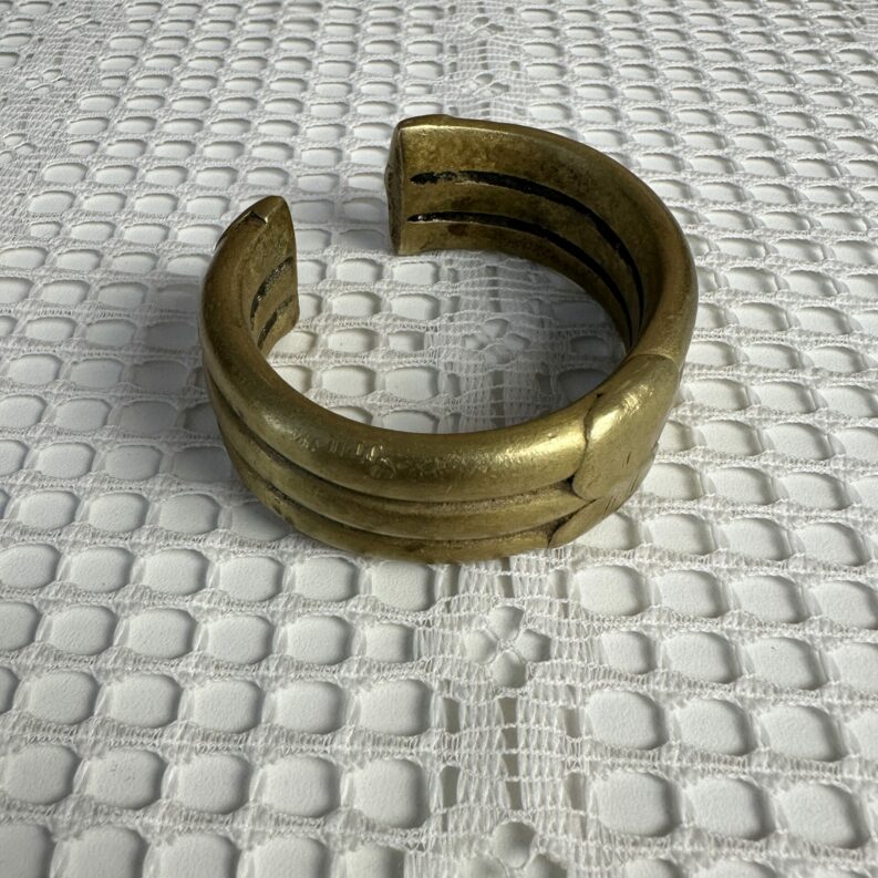 Ancien bracelet esclave en laiton