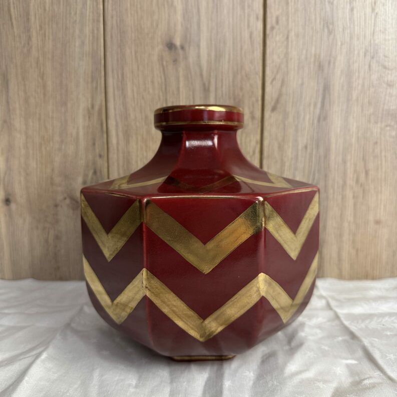 Vase octogonale rouge et doré style art déco