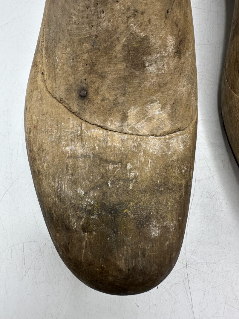 Ancienne paire d'embauchoirs en bois – Image 3