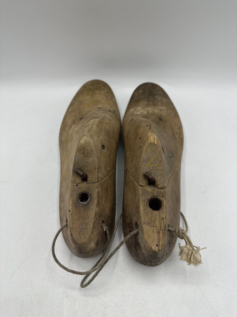 Ancienne paire d'embauchoirs en bois – Image 6