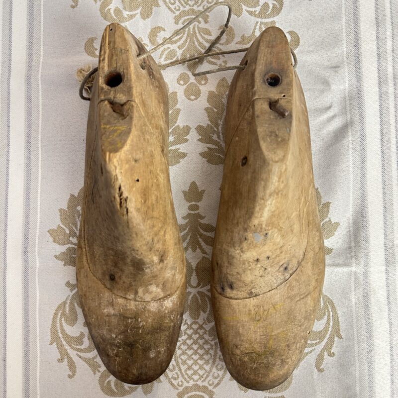 Ancienne paire d'embauchoirs en bois