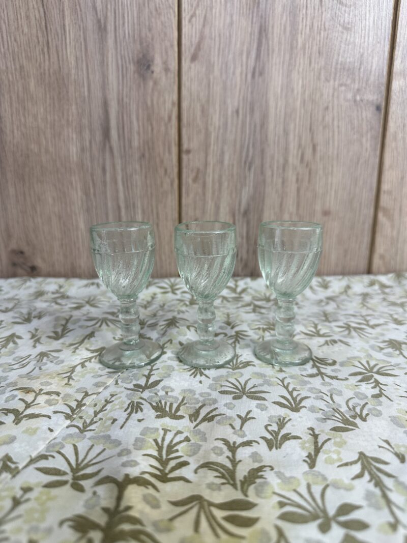 Lot de 3 verres à liqueur vintage en ouraline