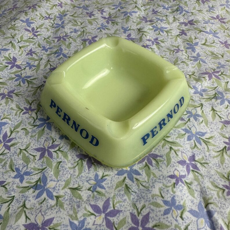 Ancien cendrier publicitaire Pernod en ouraline