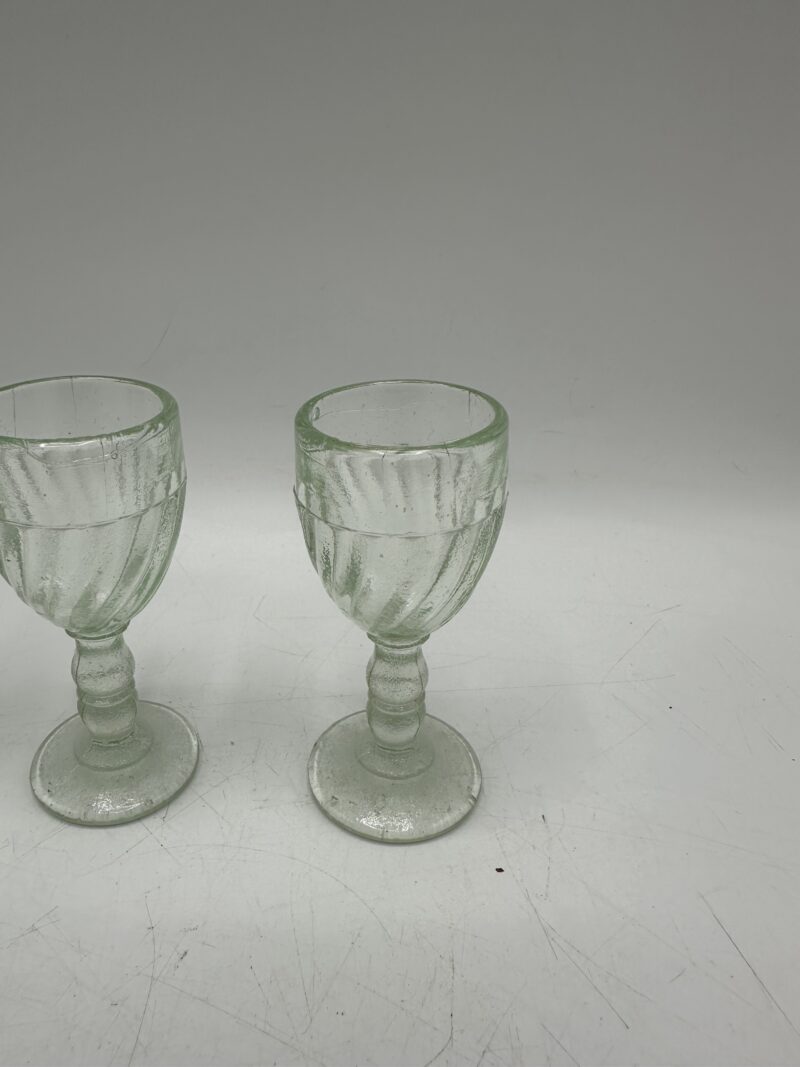Lot de 3 verres à liqueur vintage en ouraline – Image 5