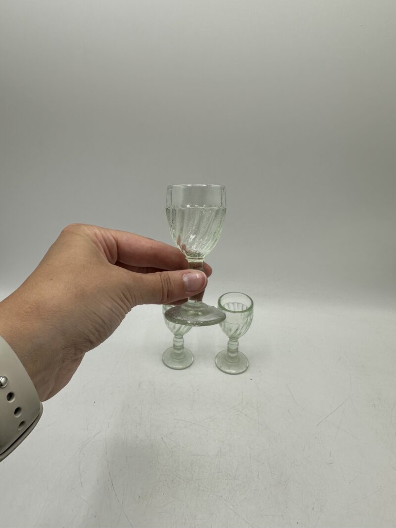 Lot de 3 verres à liqueur vintage en ouraline – Image 6
