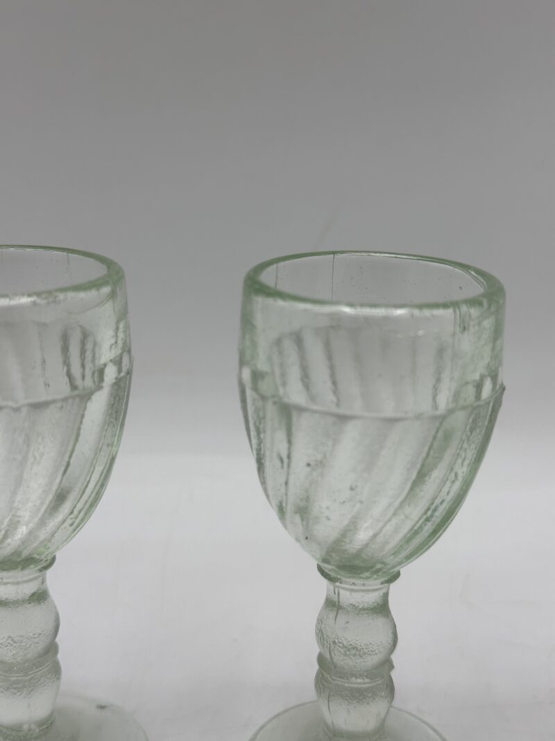 Lot de 3 verres à liqueur vintage en ouraline – Image 10