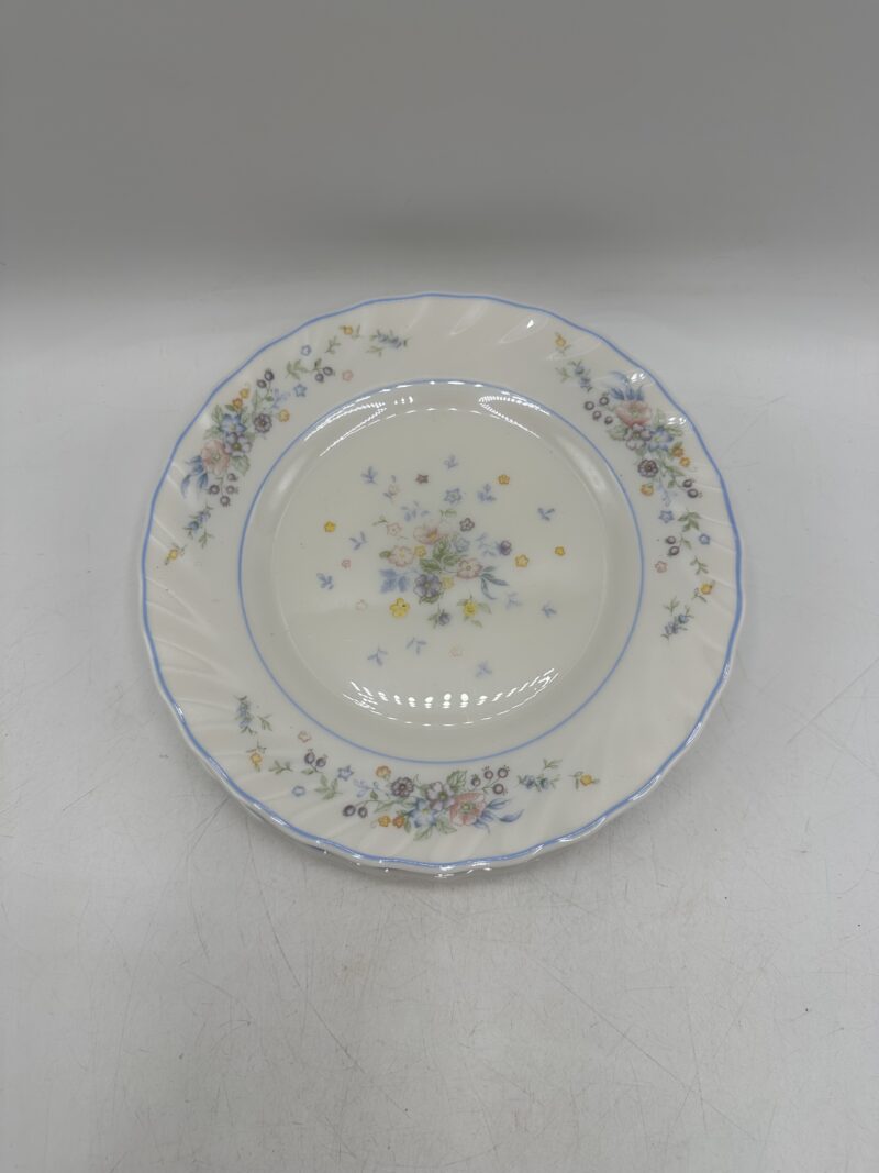 Ensemble 8 petites assiettes Arcopal petites fleurs – Image 3
