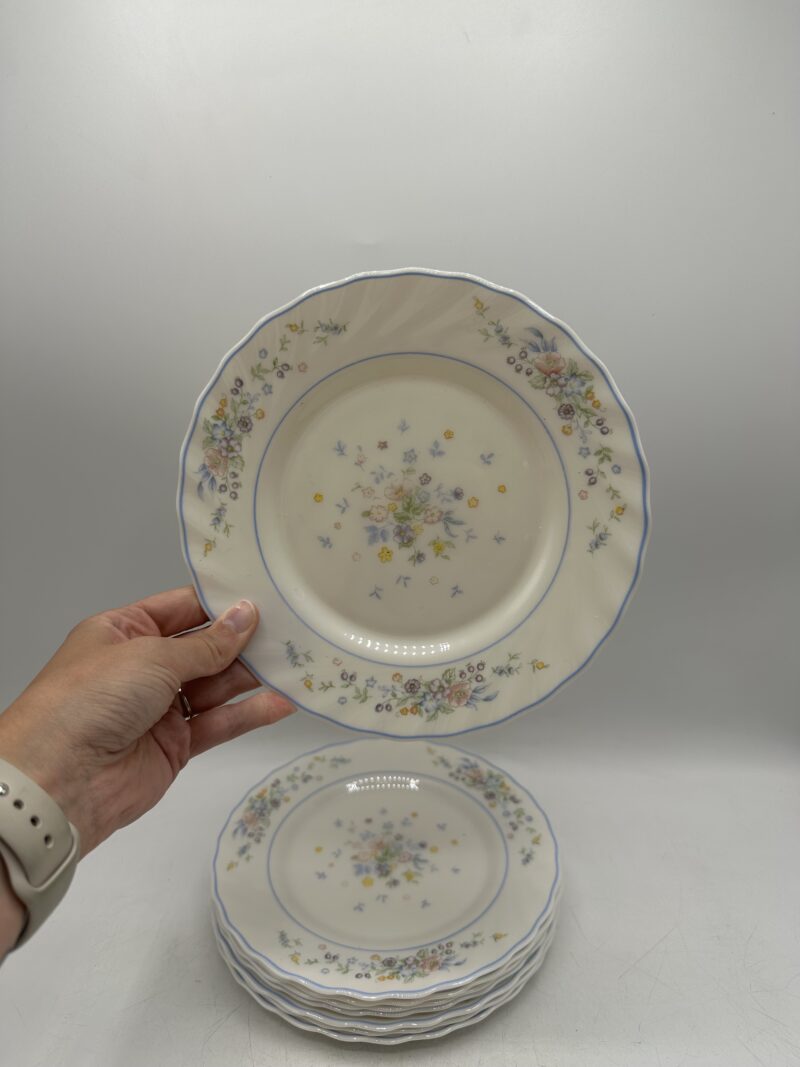 Ensemble 8 petites assiettes Arcopal petites fleurs – Image 4