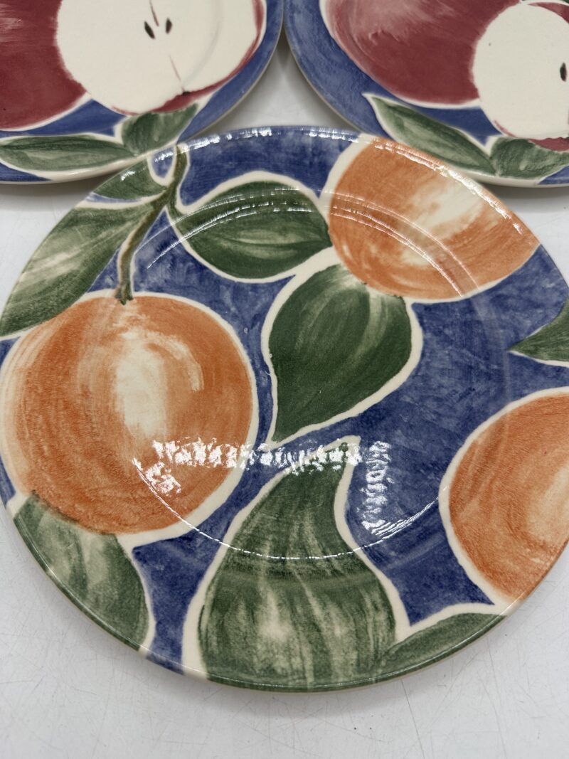Trio d'assiettes Clayton motifs pommes et oranges – Image 3