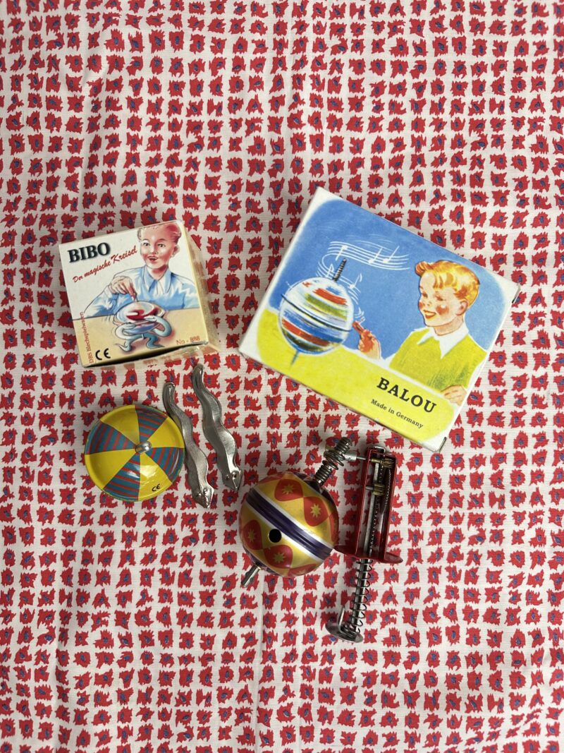 Lot de deux toupies vintage Balou et Bibo