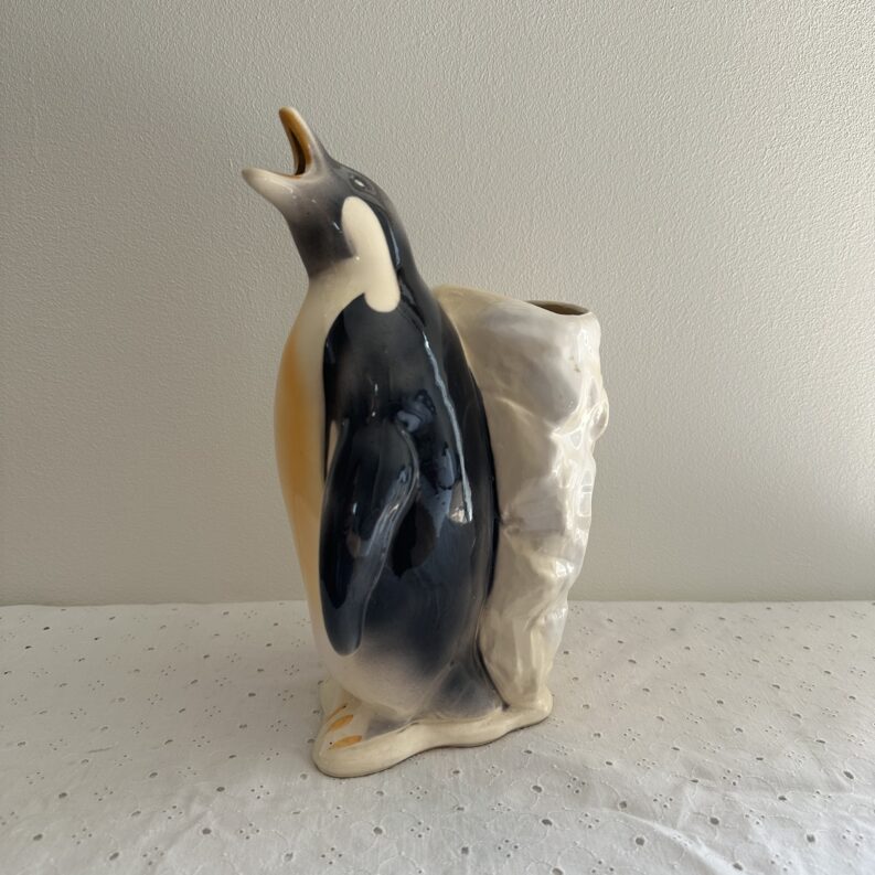 Pichet pingouin zoomorphe barbotine