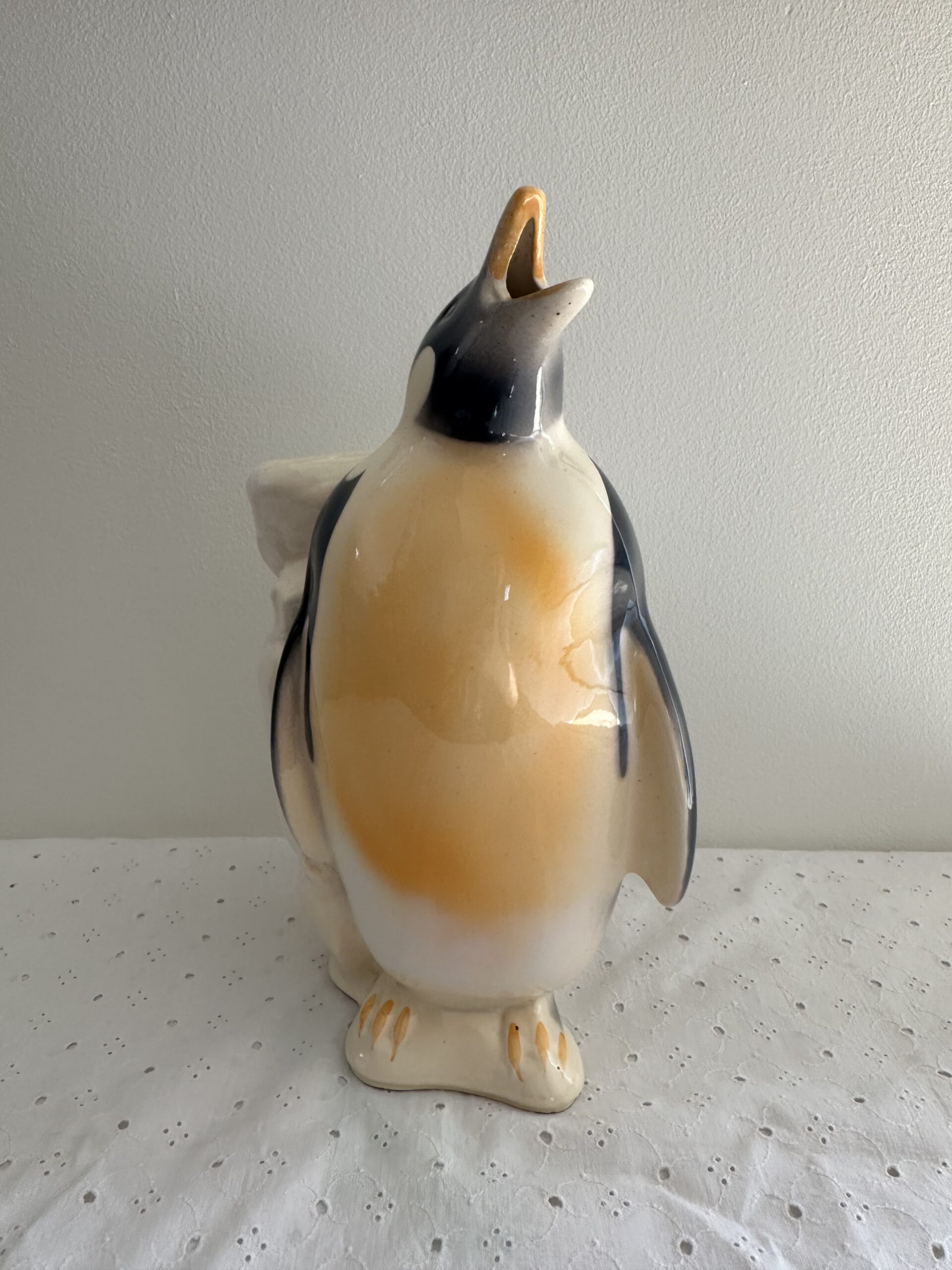 Pichet pingouin zoomorphe barbotine – Image 5