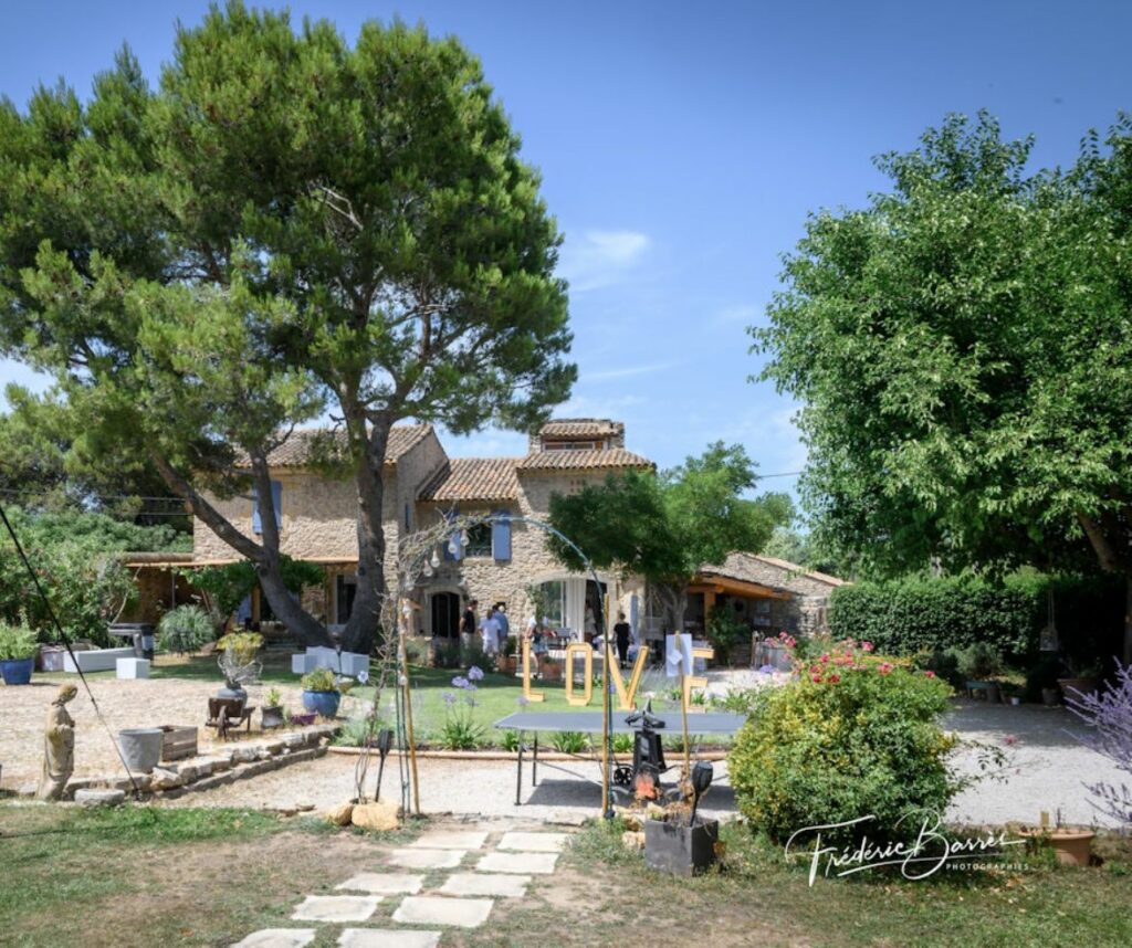 Photo de la bastide des calades magnifique maison d'hôtes avec décoration de seconde main à lançon de provence