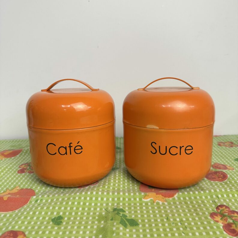 Pots de cuisine vintage orange sucre et café