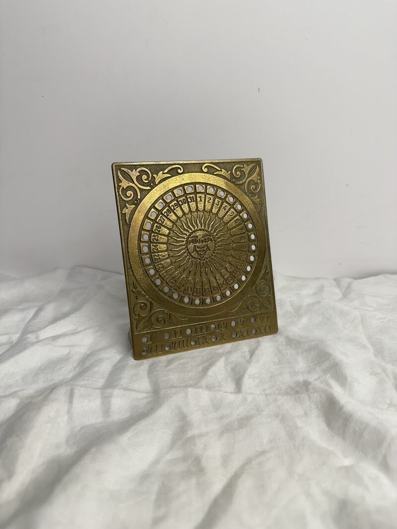 Ancien calendrier perpétuel doré