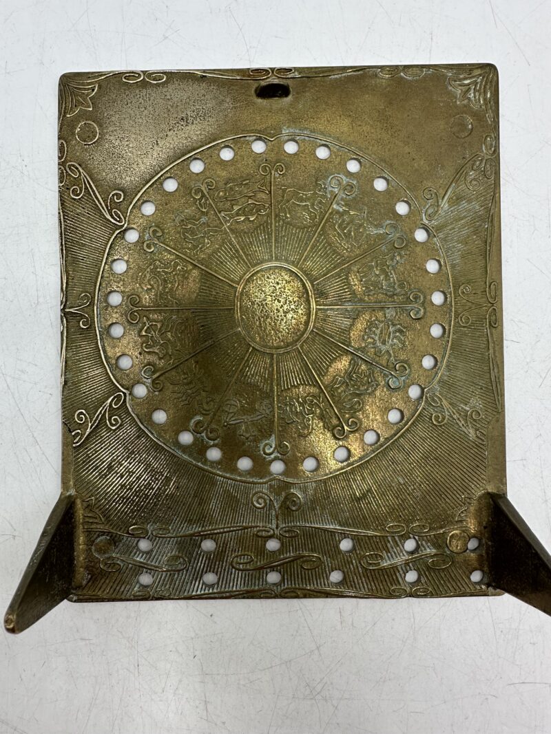 Ancien calendrier perpétuel doré – Image 8