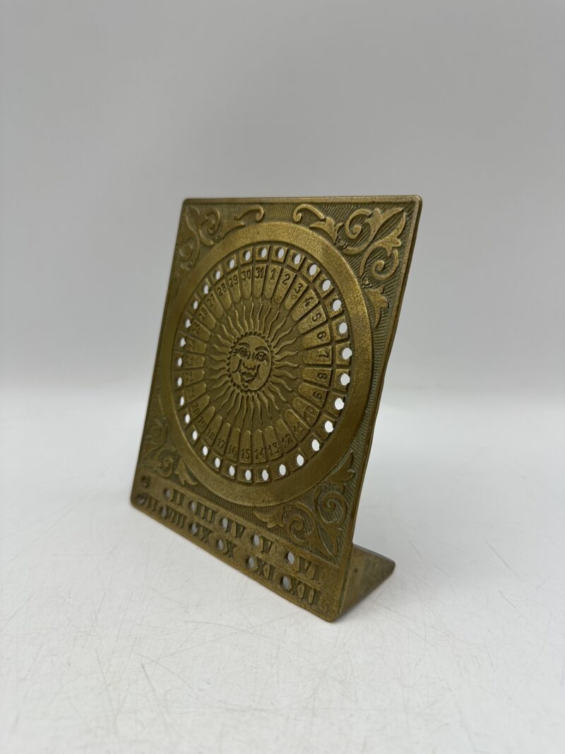 Ancien calendrier perpétuel doré – Image 9