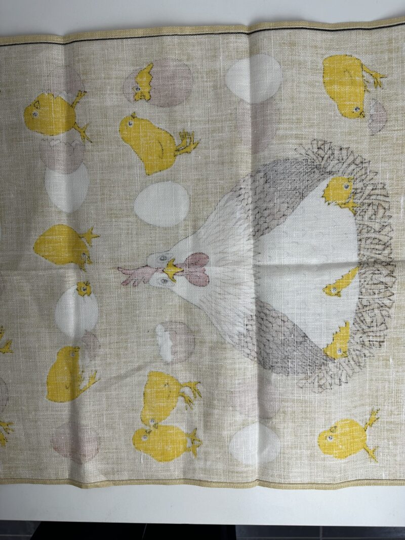 Tissu vintage Mother Hen By Ulster Lin – Image 5