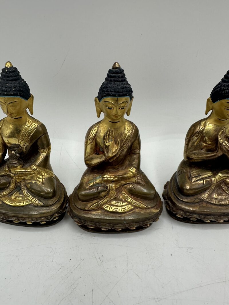 Ensemble de 3 statuettes Buddha en laiton anciennes – Image 4