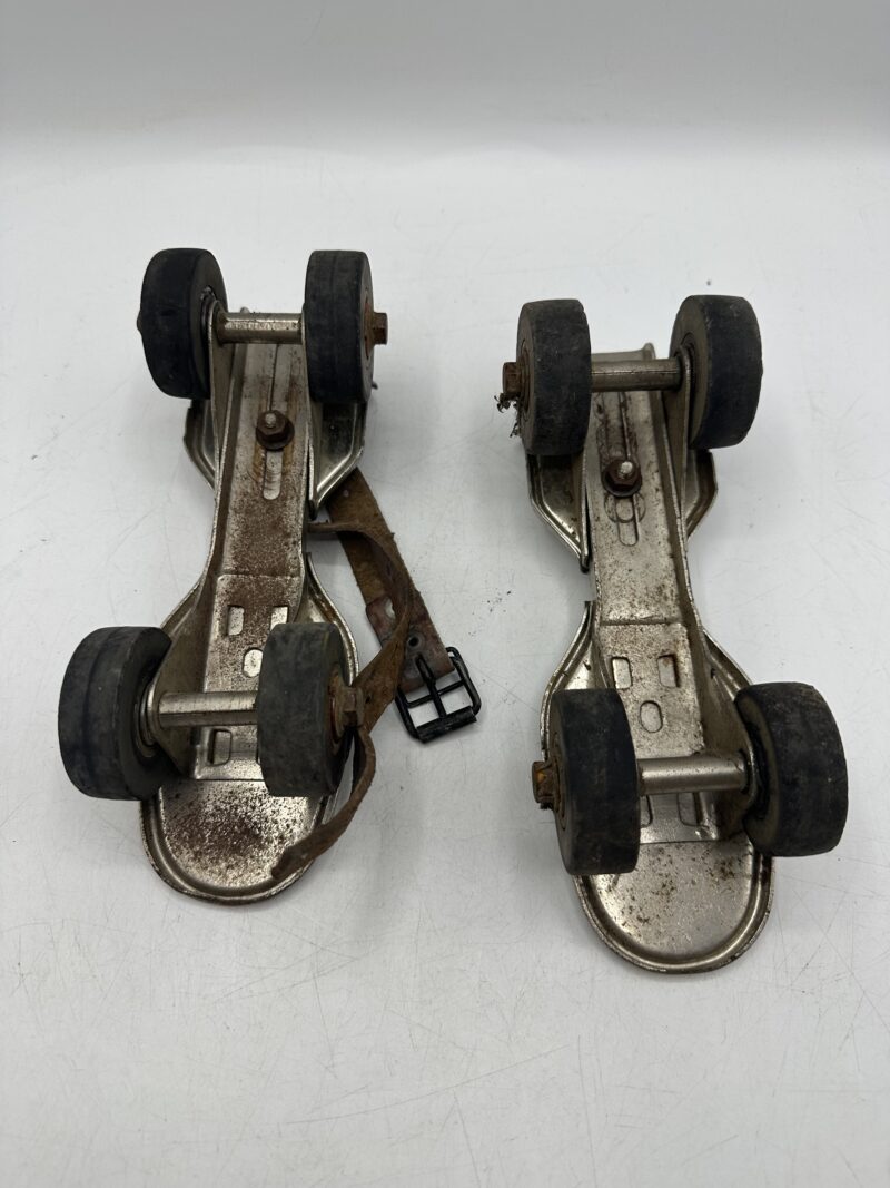 Ancienne paire de patins à roulettes vintage réglable – Image 8