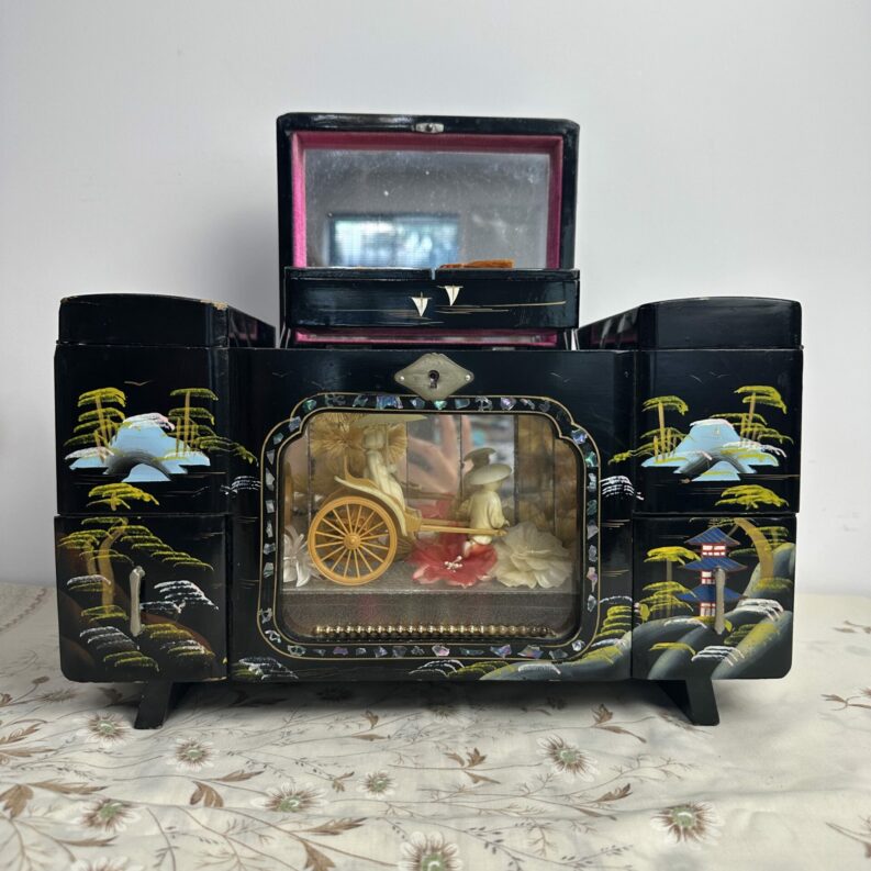 Ancienne boite à musique japonaise années 50