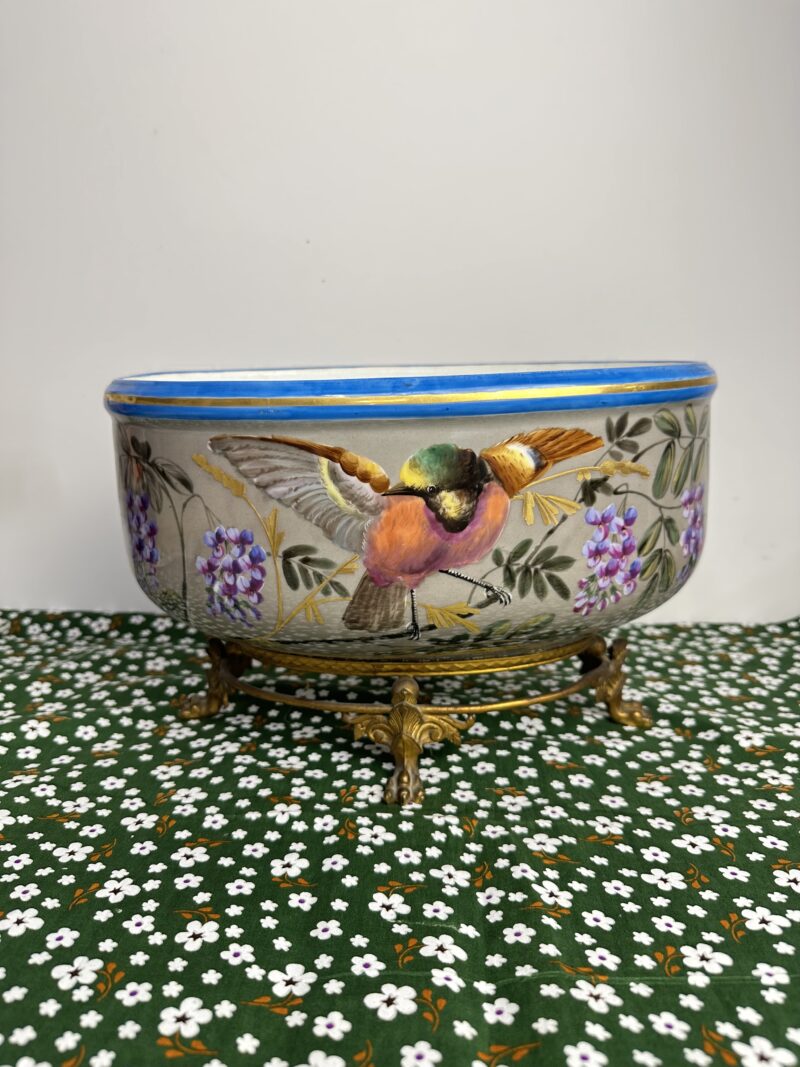 Jardinière ancienne en porcelaine fleurie