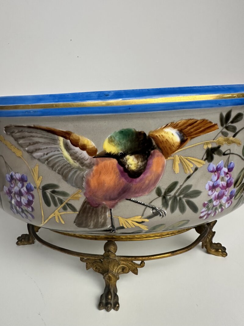Jardinière ancienne en porcelaine fleurie – Image 3