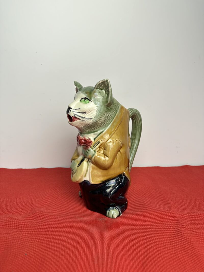 Pichet zoomorphe chat barbotine