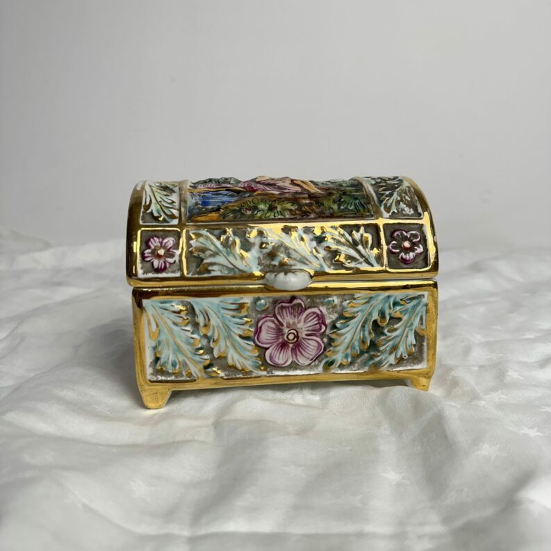 Boite en porcelaine Capodimonte Italy