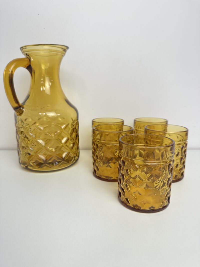 Ensemble vintage verres et carafe ambrés – Image 2