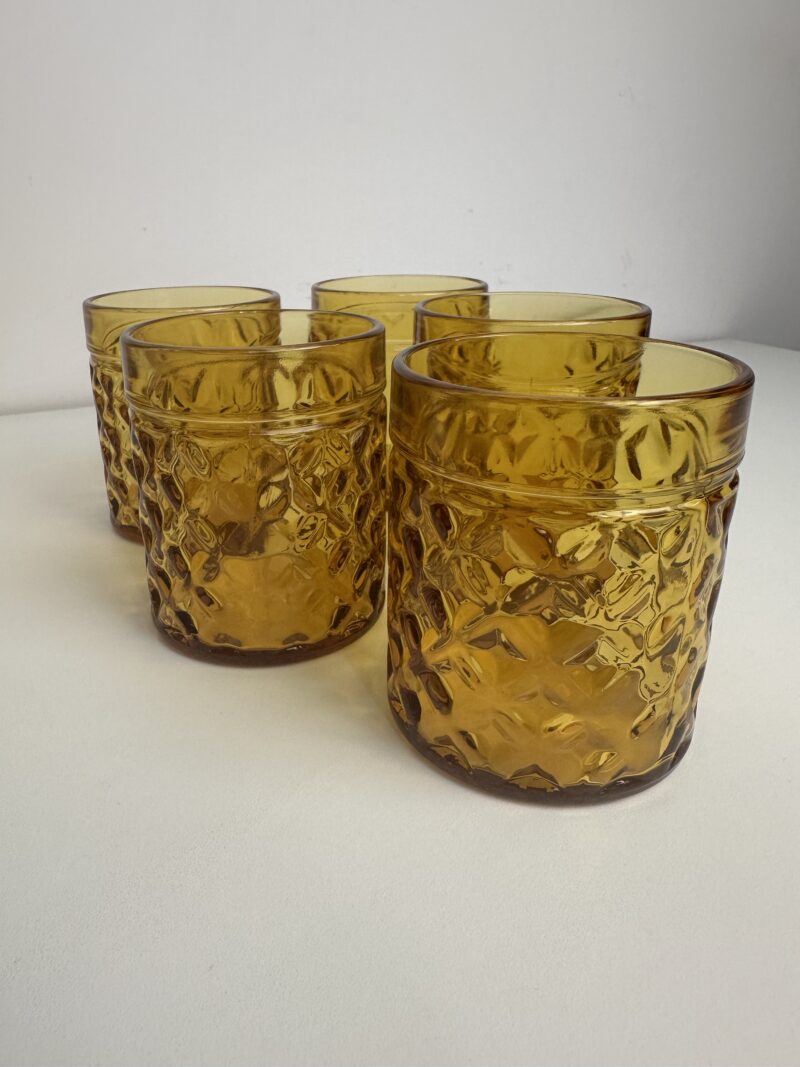 Ensemble vintage verres et carafe ambrés – Image 7