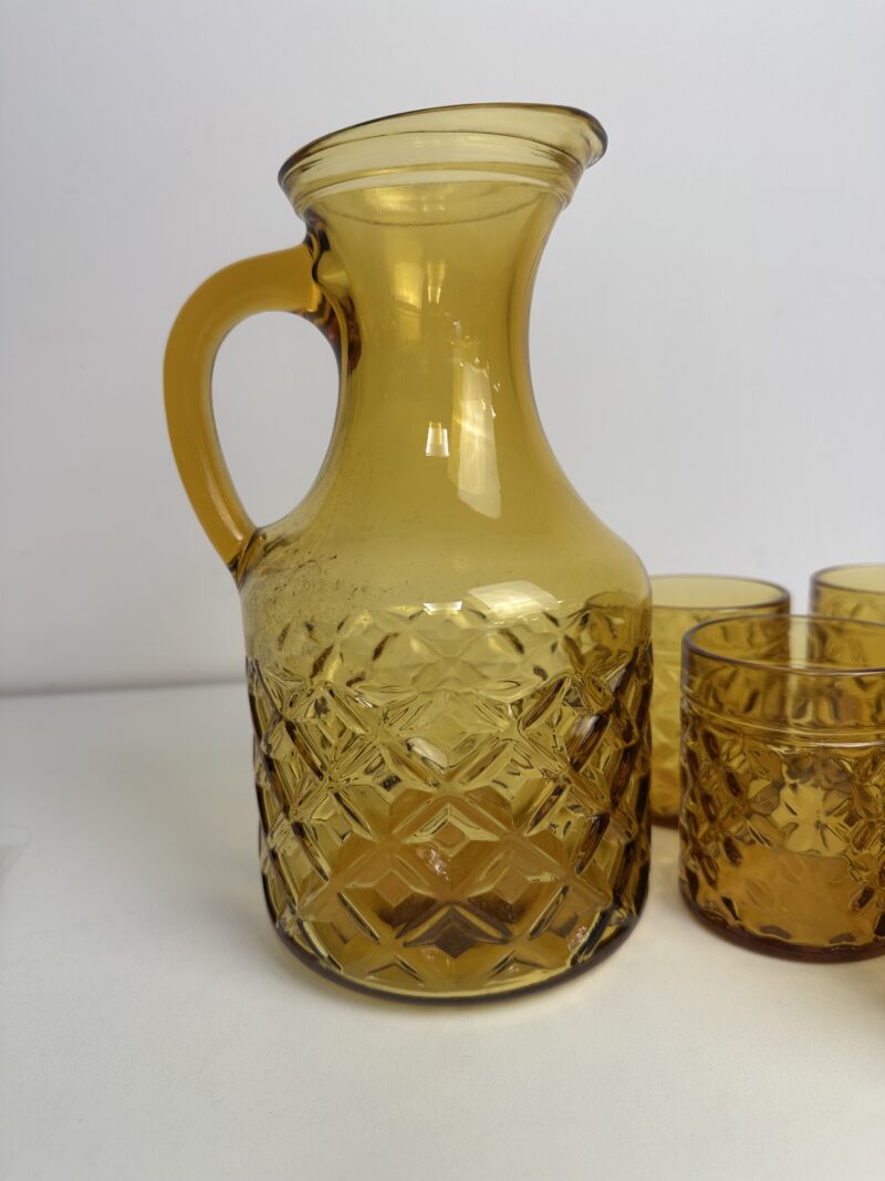 Ensemble vintage verres et carafe ambrés – Image 8